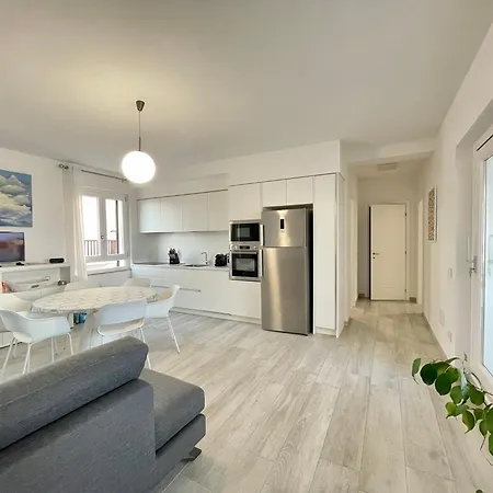 Lägenhet Ida Palace, Nuovo Deluxe Fronte Mare *