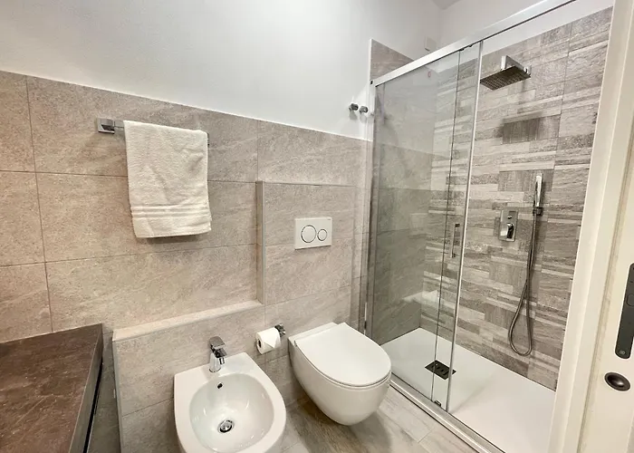 Ida Palace, Nuovo Deluxe Fronte Mare Apartamento *